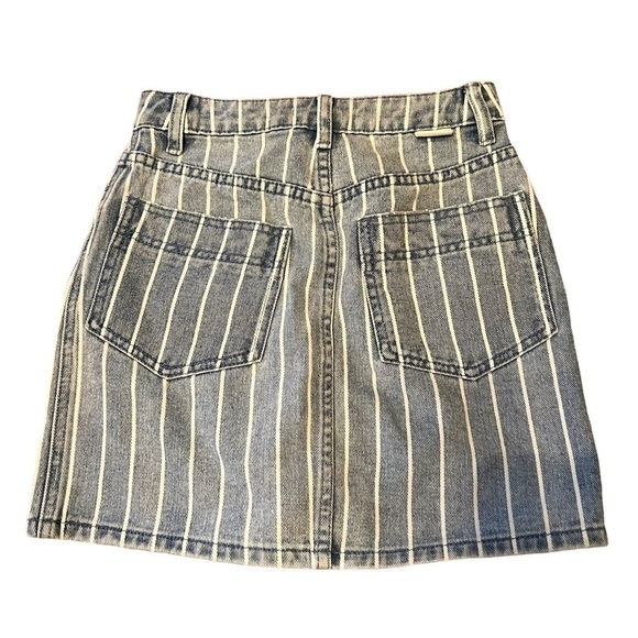 Billabong Striped Denim Mini Skirt Button Fly White Blue Pinstripe Surf Beach - Picture 3 of 5